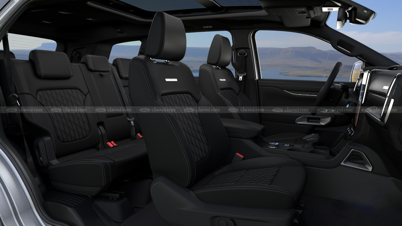 Không gian rộng rãi trên Ford Everest