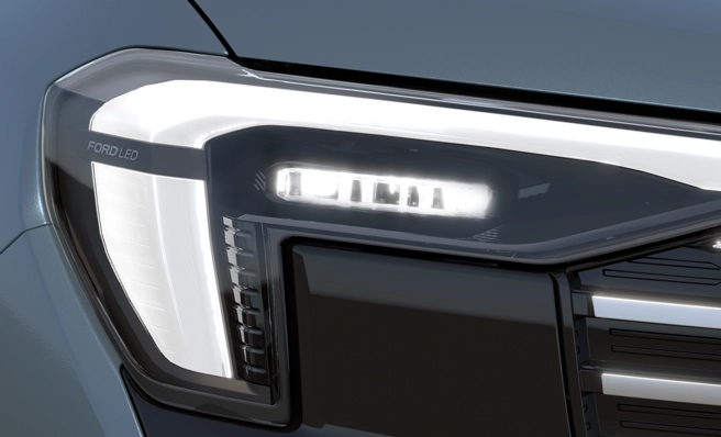 Cụm đèn pha LED trải dài